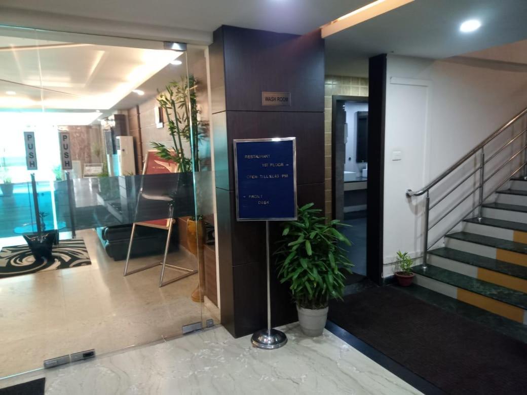 The Contour Hotel Guwahati Exterior foto