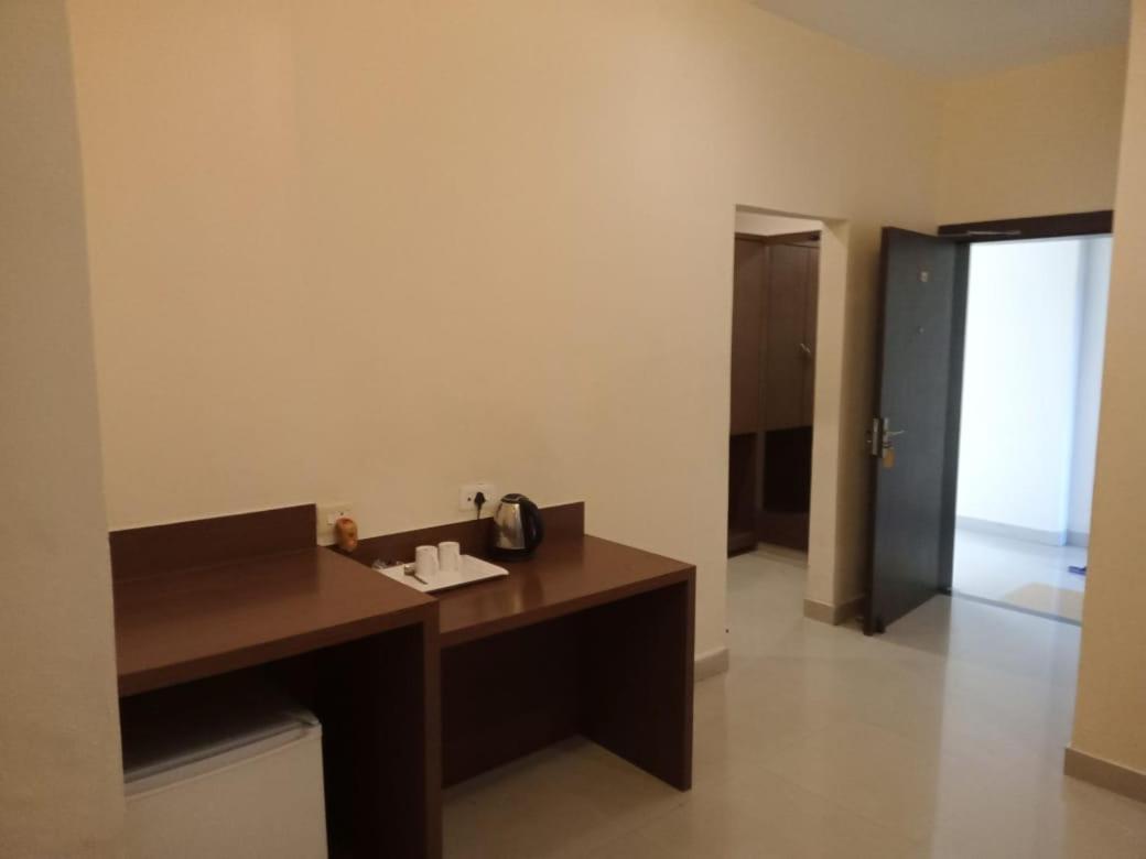 The Contour Hotel Guwahati Exterior foto