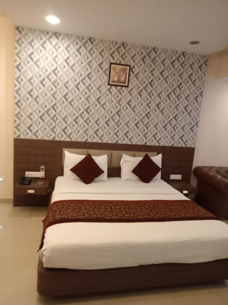 The Contour Hotel Guwahati Exterior foto