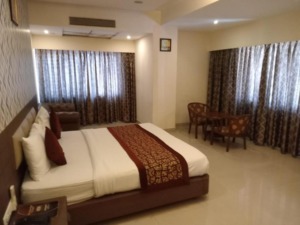 The Contour Hotel Guwahati Exterior foto