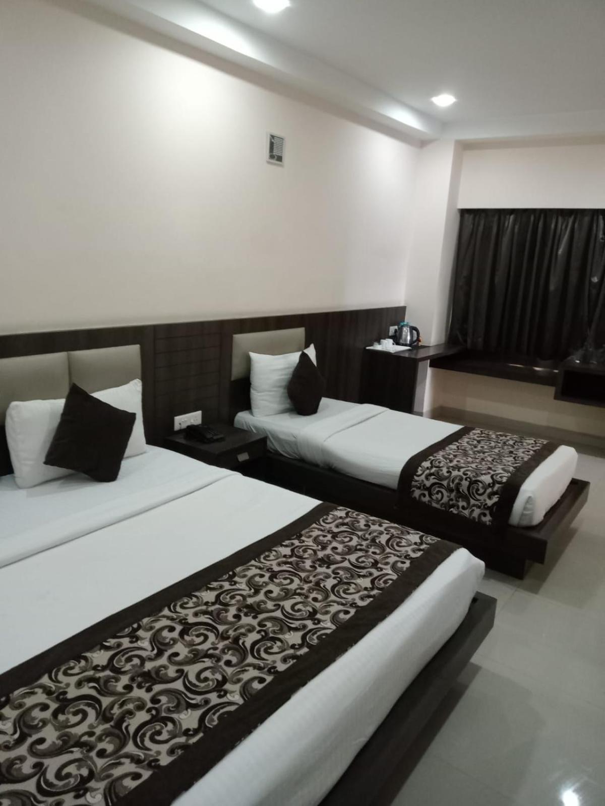 The Contour Hotel Guwahati Exterior foto