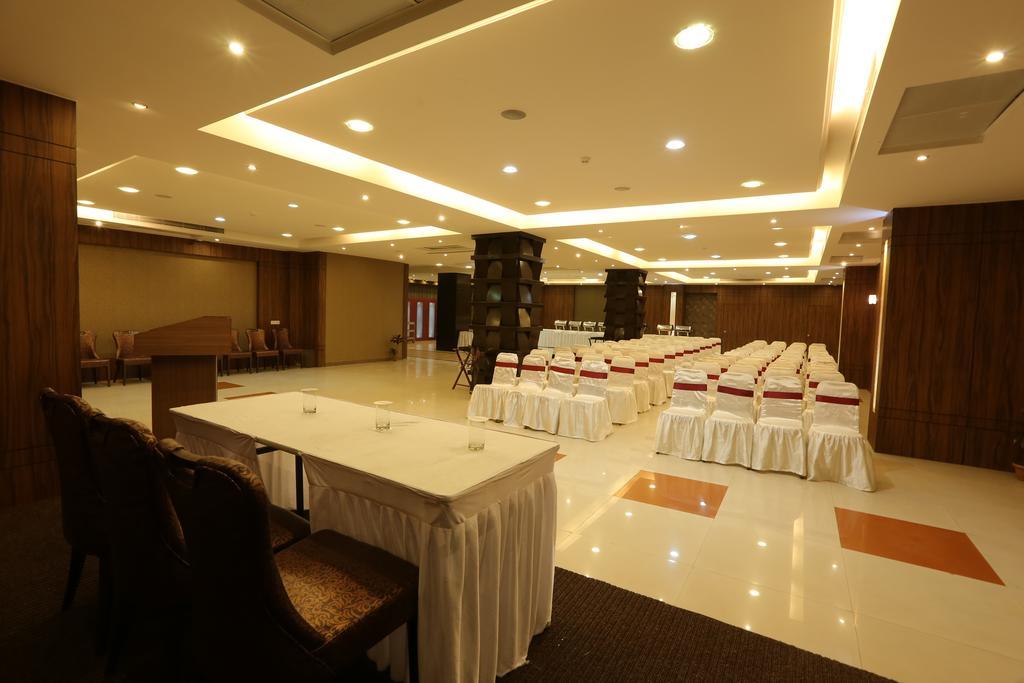 The Contour Hotel Guwahati Exterior foto