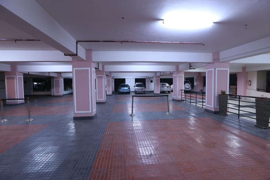 The Contour Hotel Guwahati Exterior foto
