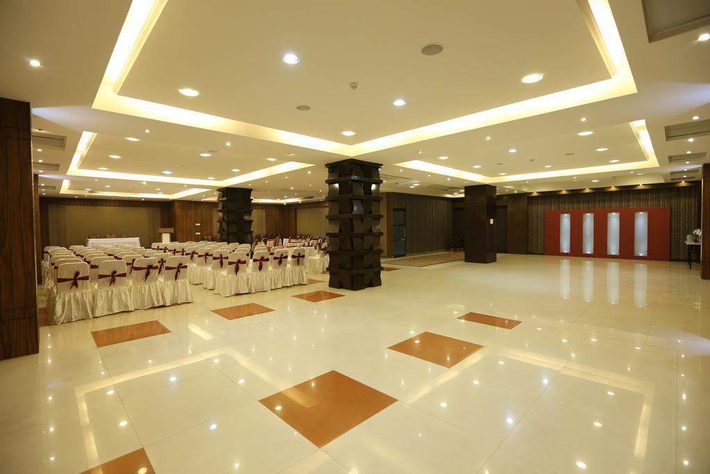 The Contour Hotel Guwahati Exterior foto