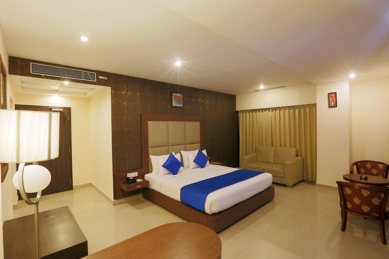 The Contour Hotel Guwahati Exterior foto