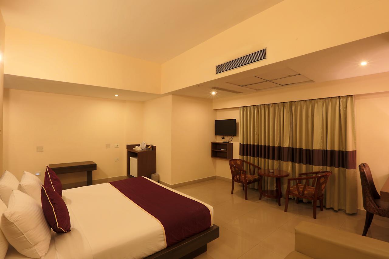 The Contour Hotel Guwahati Exterior foto