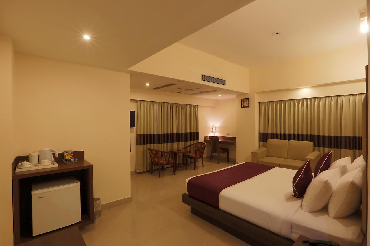 The Contour Hotel Guwahati Exterior foto