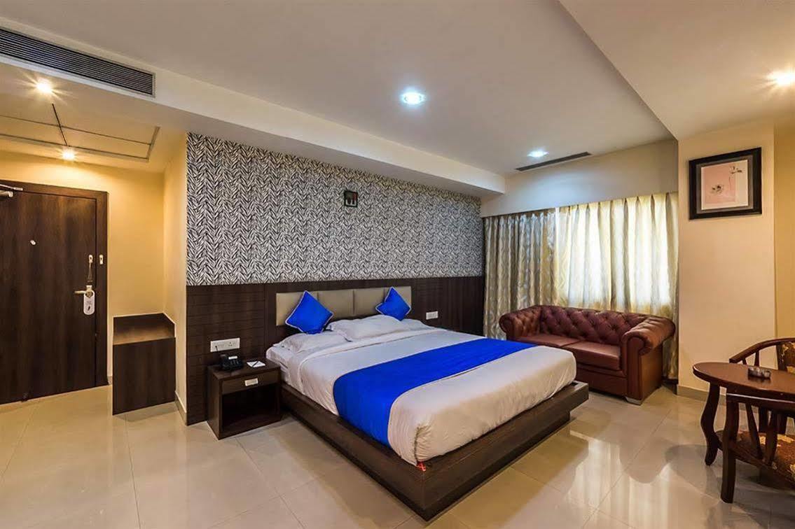 The Contour Hotel Guwahati Exterior foto